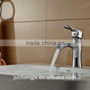 Hot and cold water bathroom mixer