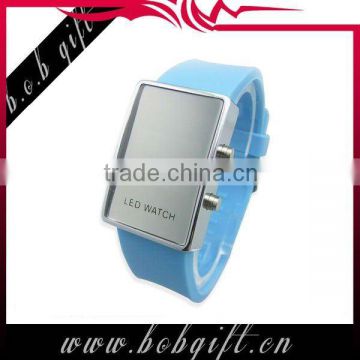2014 popular cheap fashsion LED silicone hand watches digital