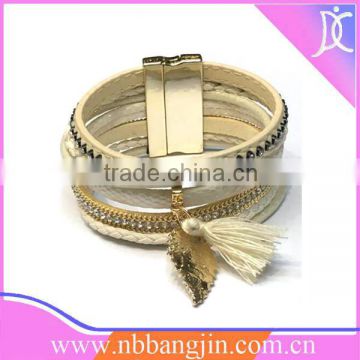 2016 Fashion PU Wrist Magnet Bangle With Tassels and leaf in gold