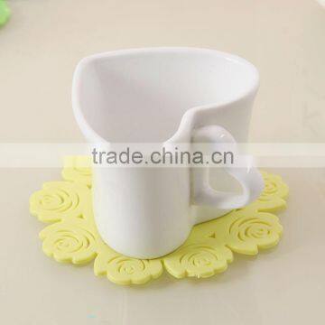 Supply creative fashion Pierced Rose silicone insulation pad / cup mat --yellow