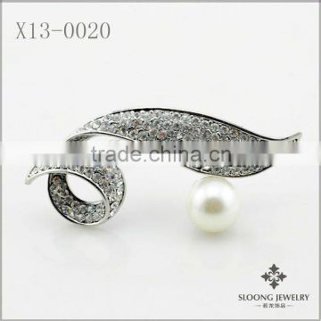 2013 Wholesale Brooch with Crystal and Pearl Rhinestones