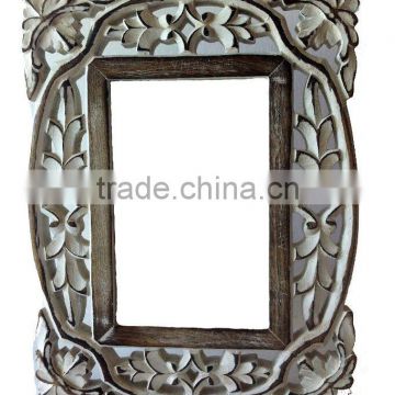 Decorative wall mirror of rustic style