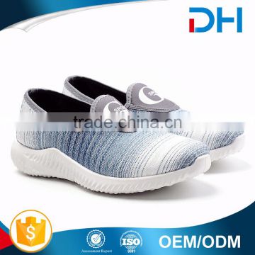 Wholesale young man $1dollar flat walking casual shoes factory directly price