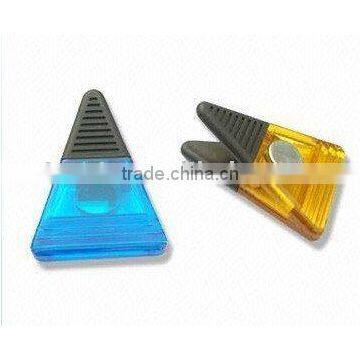 triangle shape magnetic plastic clip for Alibaba IPO in USA