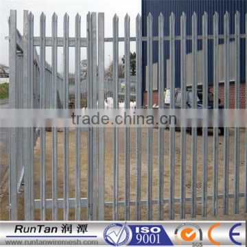 Galvanized palisade-fencing in factory