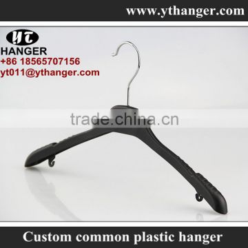 IMY-491 black plastic clothing hangers for women