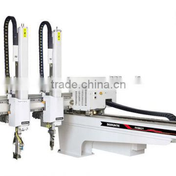 China Industrial Robots For 100-250T Injection Molding Machine