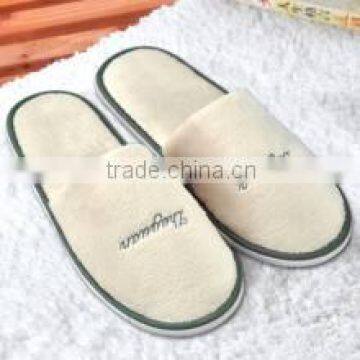 Disposable hotel high quality slipper with olive embroidery