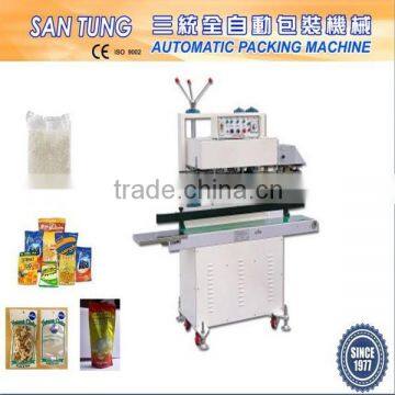 Continuous plastic bag heat sealing machine