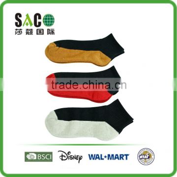 normal red foot black body low cuff ankle sports socks