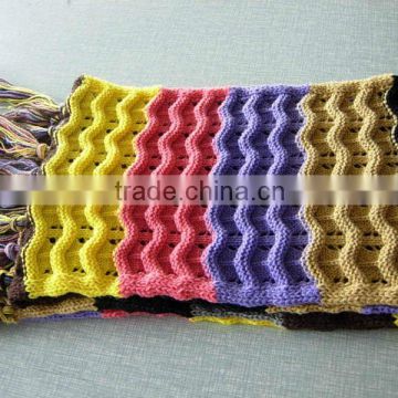 Mixed color knit scarf