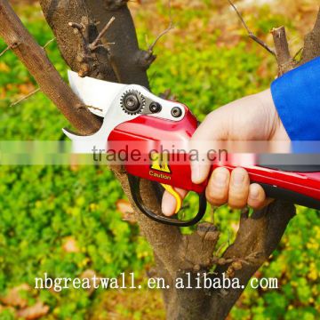 Battery pruning shears and pruners