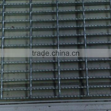 welded serrated bar/steel grating/grid for walkway(stair tread)