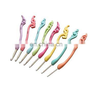 New style weaving tool sweater needle retro fancy soft handle aluminum crochet hooks set of 8pcs blister packaging