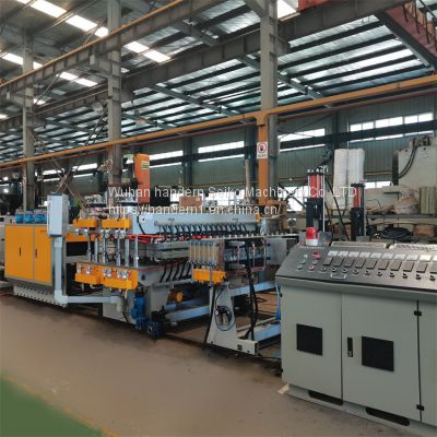 Hollow plastic plate production machine