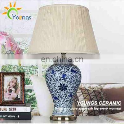Classic guan kiln blue white ceramic crackle vase porcelain table lamp for hotel made in jingdezhen