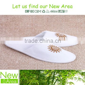 embroidery logo&pattern customized size cheap hotel disposable slipper factory in Yangzhou