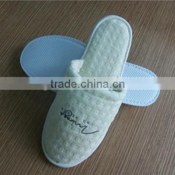 Custom hotel slipper, indoor soft disposable slipper with a variety of color.