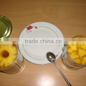 Sliced pineapples in light syrup