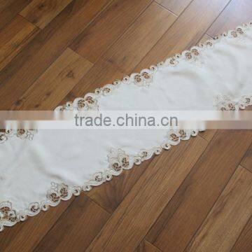 Popular Handmade Embroidery Cutwork White Wedding Table Runner