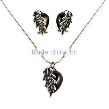 Stainless Steel Necklace and earring sets: half love with leaves design