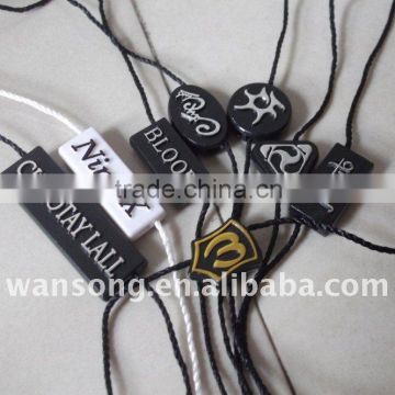 Factory custom black plastic hang tag/string seal with logo printing for sale