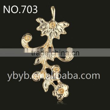 Fashion Cheapest Wholesale Leaf Shaped Gold Plate Pendent-703