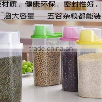 Large capacity plastic storage container with lid