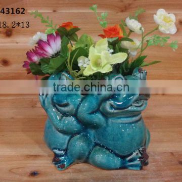 Frog shape decorative table vase