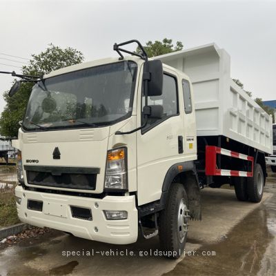 Sinotruk 4 * 2 dump truck with a load of about 5 tons