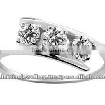 Hamesha Crossover Diamond Ring, 18K White Gold, 0.16 ct total diamond weight