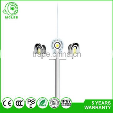 LED flood lamp with high mast lighting pole