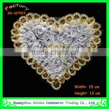 Heart-shaped Golden Border Chiffon Embroidery Patches White Rose SDQT023