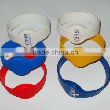 RFID A molding silicone wrist band