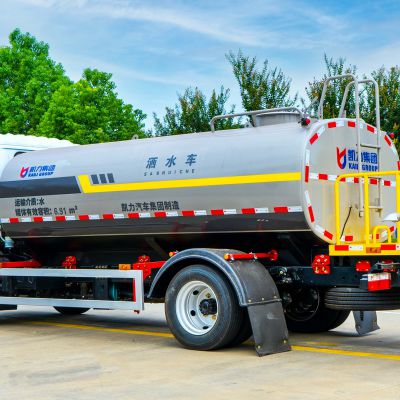 Dongfeng 6X4 4X2 8000 Liters Gallon Sprinkling Spray Vacuum HOWO Delivery Cart Bowser Used Sewage Suction Cummins Tricycle Road Fire Sprinkler Water Tank Truck