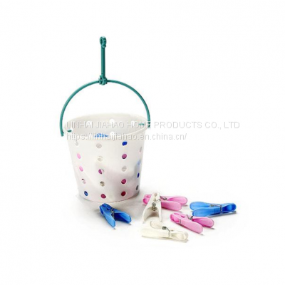 Plastic basket with 15 pegs