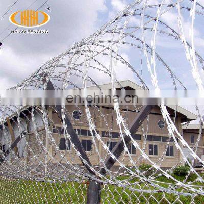 Sharp razor barbed wire fencing for Italy