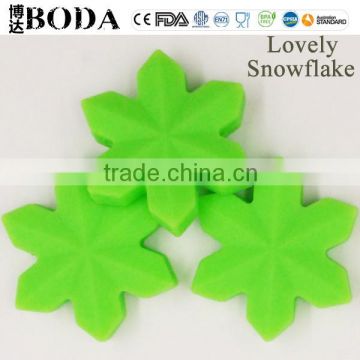 The factory price Snowflake pendant baby silicone teething toys