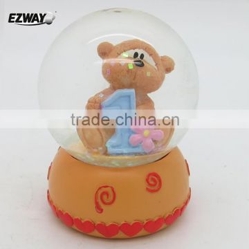 Beautiful mini bear romantic resin snow glass globes