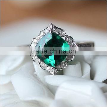 New arrival prettiest dazzling emerald diamond jewelry engagement rings for brides