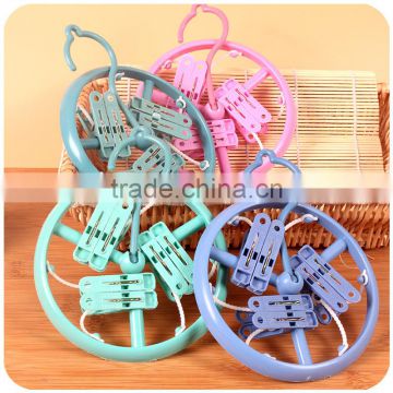 C216 2017 high quality drying clothes plastic hanger with clips round shape