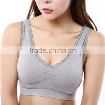 seamless woman sports bra