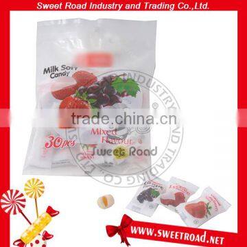 Sweet Tasted Strawberry Center Filled Milk Soft Candy in Bags