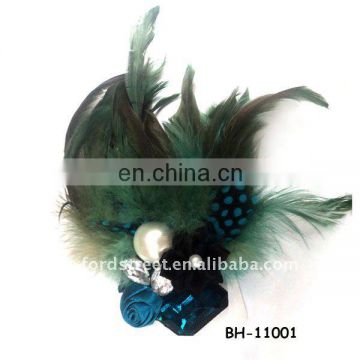 Elegant real feather brooch with pearl charm