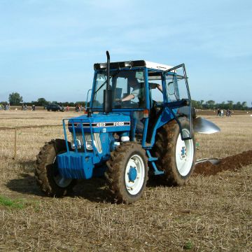 130hp Agriculture Tractor Equipment 4 WD WHEELED Powerfull