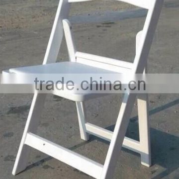 white resin Americana folding chair