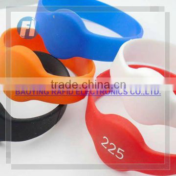 Wholesale hand wrist band rfid silicone bracelet CARDS