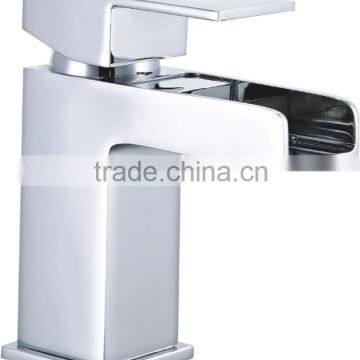 Deck mounted mono basin mixer tap