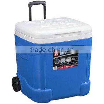 USA Made Igloo Ice Cube 60 Roller Cooler - 60 quarts (90 can capacity), features wheels and telescopic handle