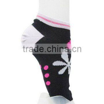 black flower jacquard ankle socks